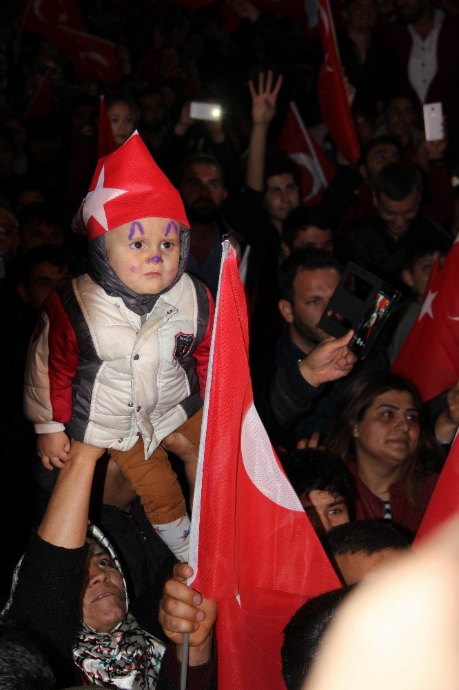 Vatandaşlar Nevşehir’de Referandum Sevincini Kutladı