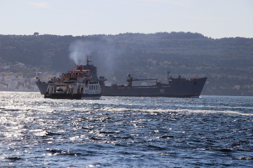 Rus Savaş Gemisi Çanakkale Boğazı’ndan Geçti