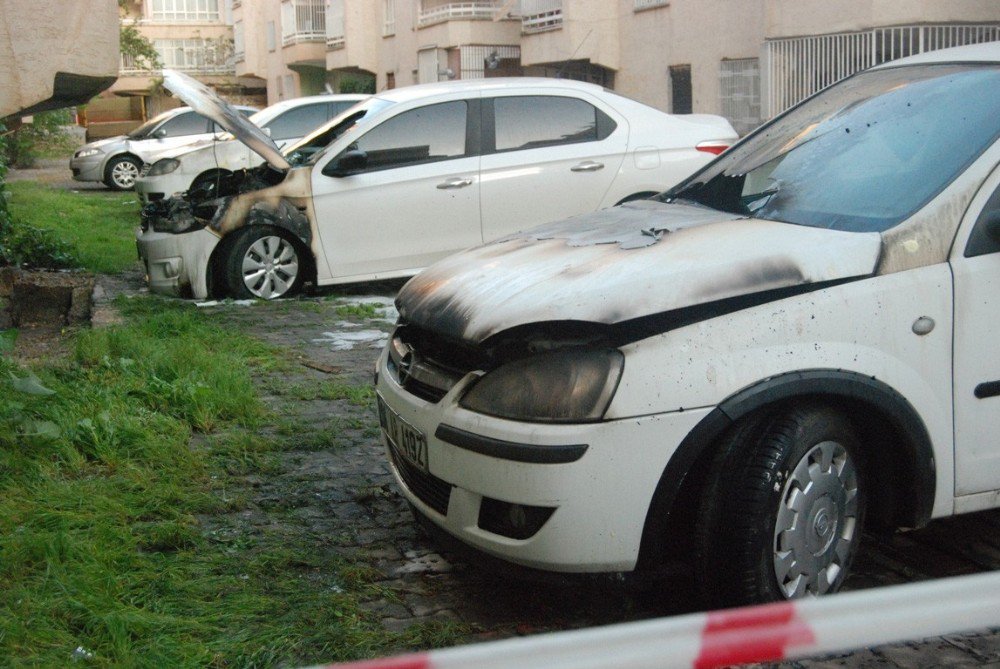 Şanlıurfa’da 5 Araç Kundaklandı