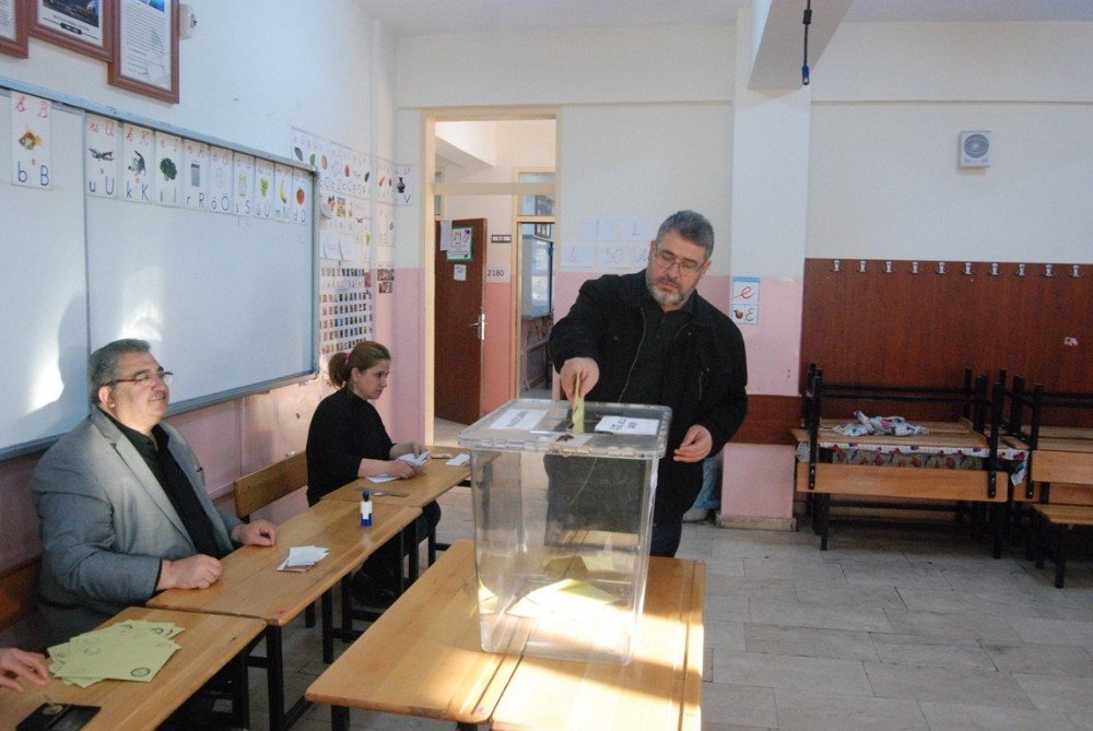 Şanlıurfa’da Oy Kullanma İşlemleri Sürüyor