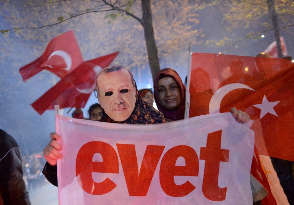 İstanbul’da ’Evet’ Kutlamaları