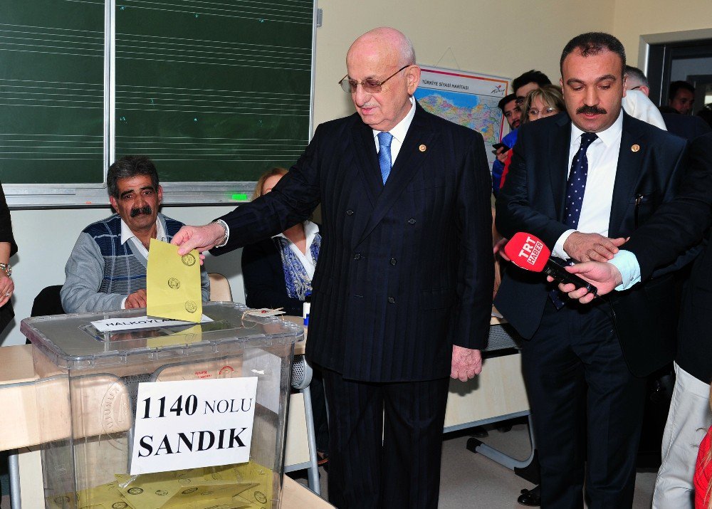 Tbmm Başkanı Kahraman Oyunu Ankara’da Kullandı