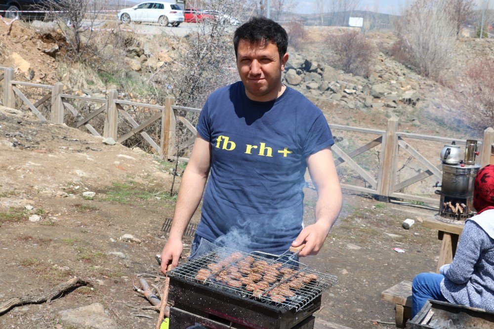 Yozgat’ta Oyunu Kullanan Vatandaşlar Piknik Alanlarına Akın Etti