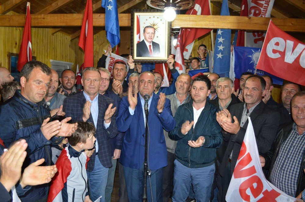 Referandum Sonucu Kosova’da Coşkuyla Kutlandı