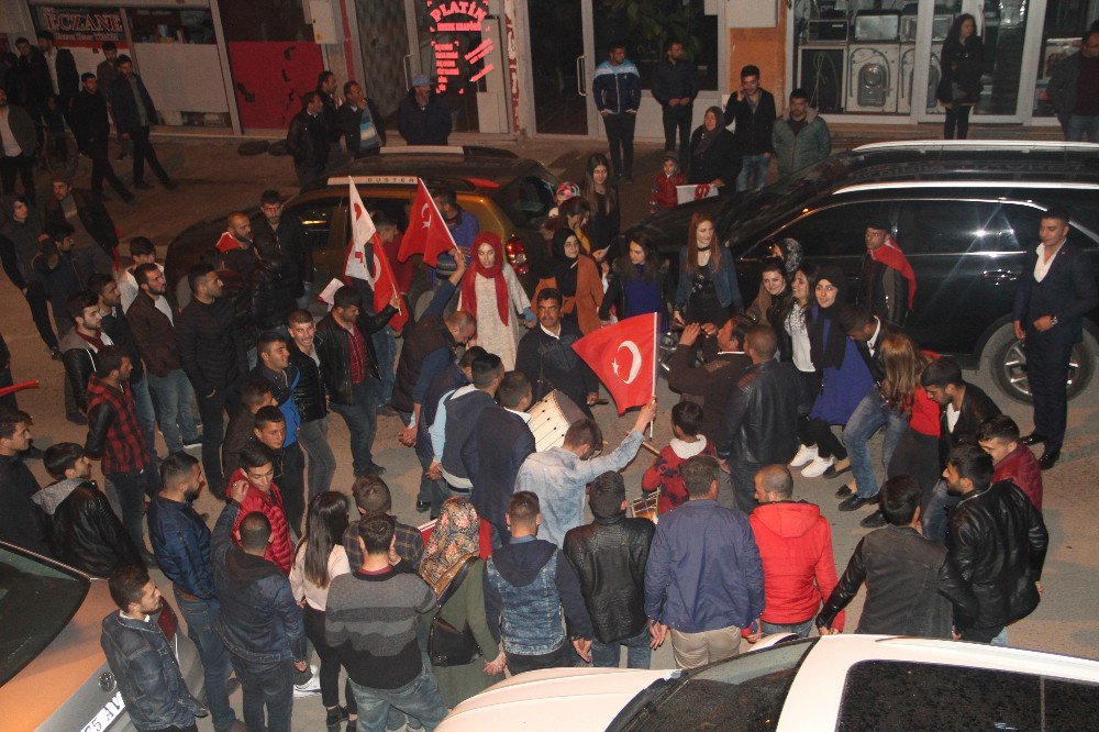 Ardahan’da Davullu Zurnalı Referandum Kutlaması