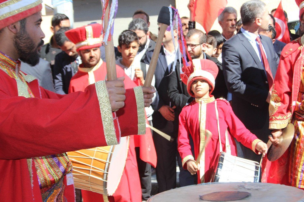 Doğuştan Yetenekli Minik Davulcu