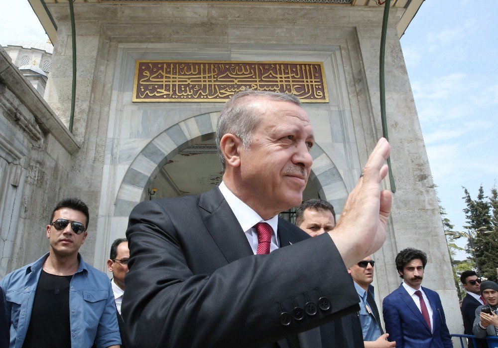 Erdoğan, Fatih Sultan Mehmet’in Kabrinde Kur’an-ı Kerim Okudu