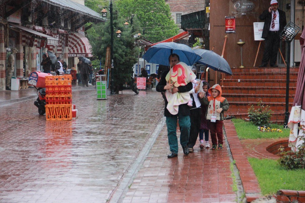 Edirne’de Sağanak Yağış Etkisini Sürdürüyor