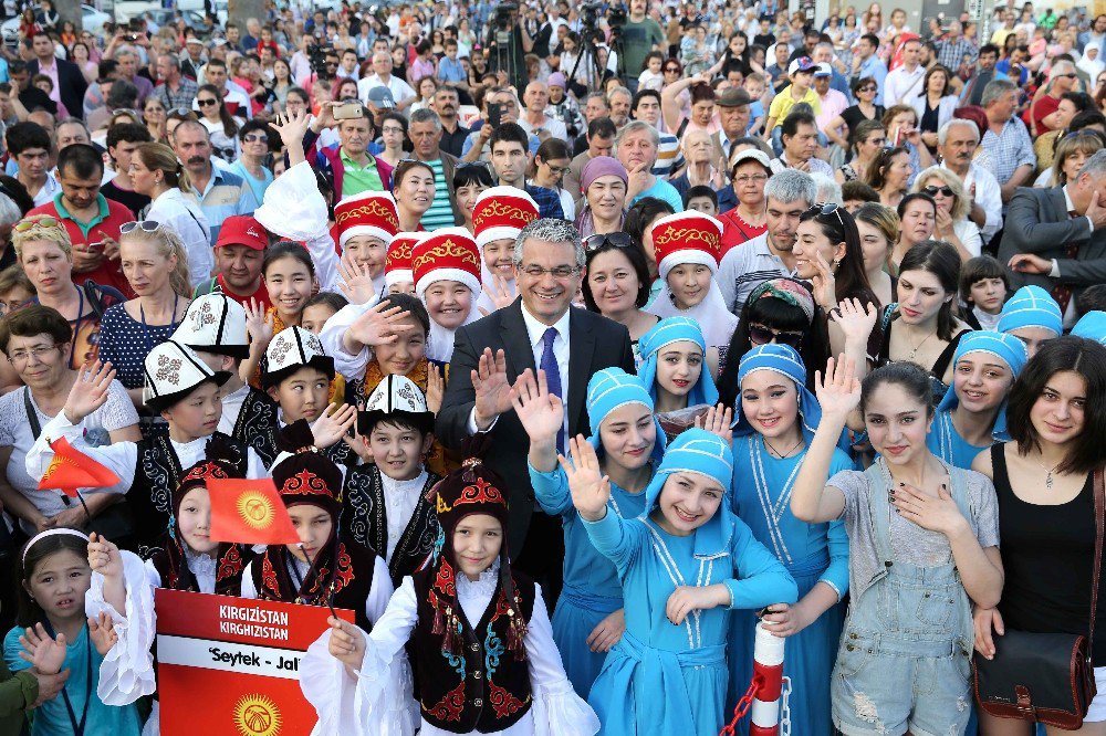 Dünya Çocukları Karşıyaka’da Buluşacak