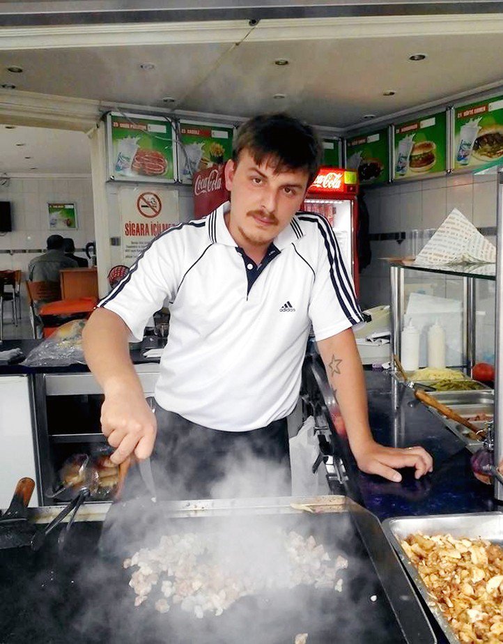 Akli Dengesi Yerinde Olmayan Genç Tartıştığı Şahsı Sokak Ortasında Bıçakladı