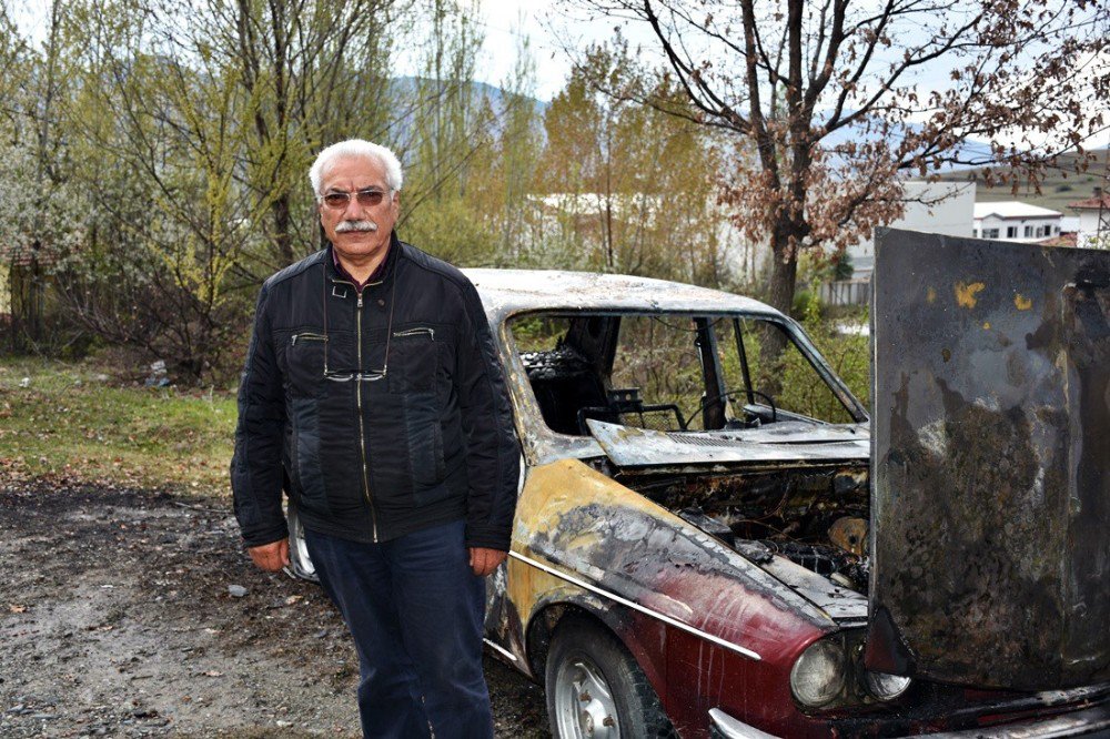 Tosya’da Köy İmamı İçeride Oy Kullandı Otomobili Dışarıda Cayır Cayır Yandı