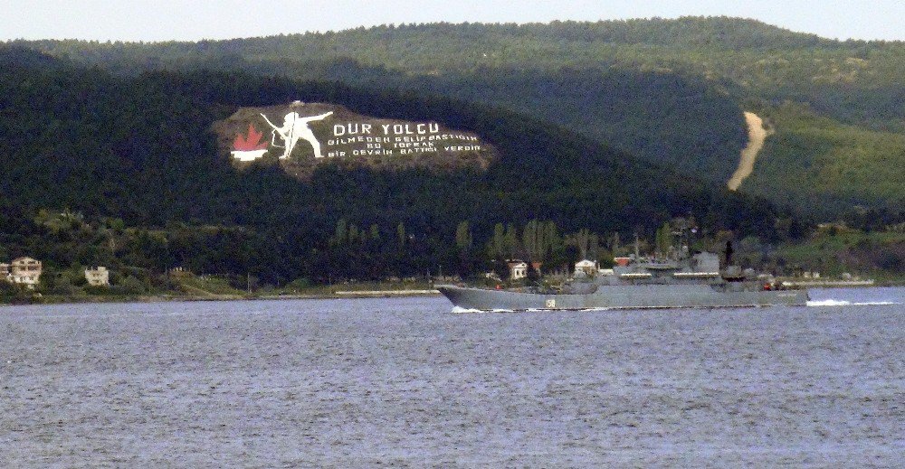 Rus Savaş Gemisi Çanakkale Boğazı’ndan Geçti