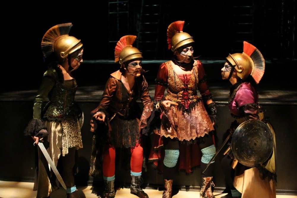 Sdt ’Lysistrata’ İle Ankara Seyircisiyle Buluşacak