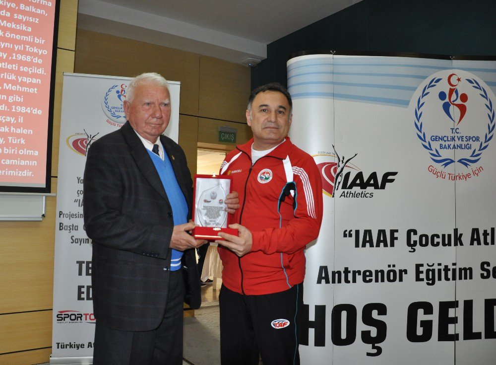 Olimpiyat 4.’sü İsmail Akçay, Çocuk Atletizmi Seminerine Katıldı