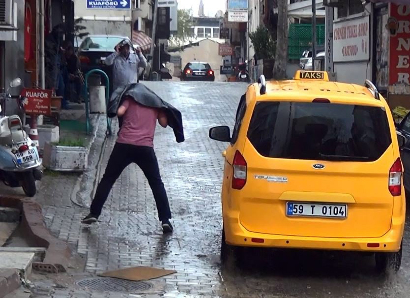 Şiddetli Yağmur Vatandaşlara Zor Anlar Yaşattı