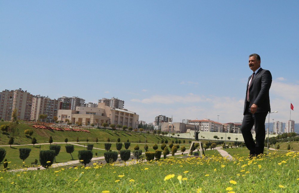 Toroslar’da Park Ve Yeşil Alanlara Bahar Bakımı