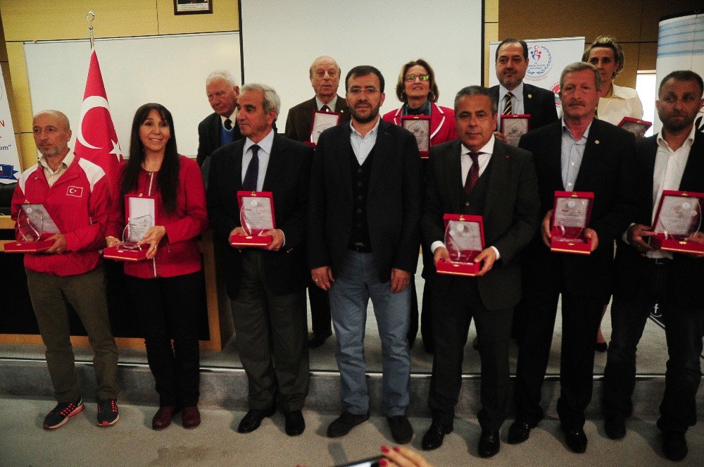 Olimpiyat 4.’sü İsmail Akçay, Çocuk Atletizmi Seminerine Katıldı