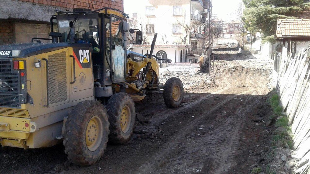 Altındağ’da Yol Yapım Çalışmaları Aralıksız Sürüyor