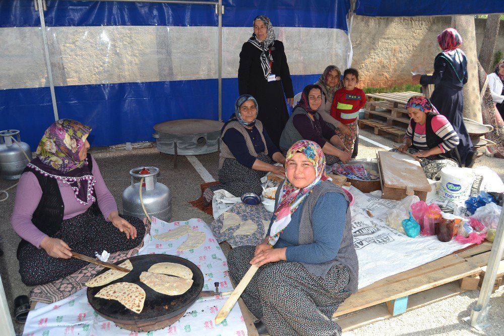 Kozan’da Kuran Kursları Yararına Kermes