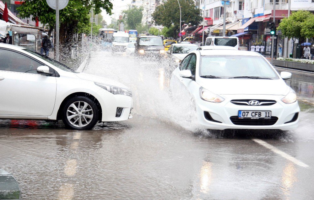 Antalya’da Nisan Yağmuru