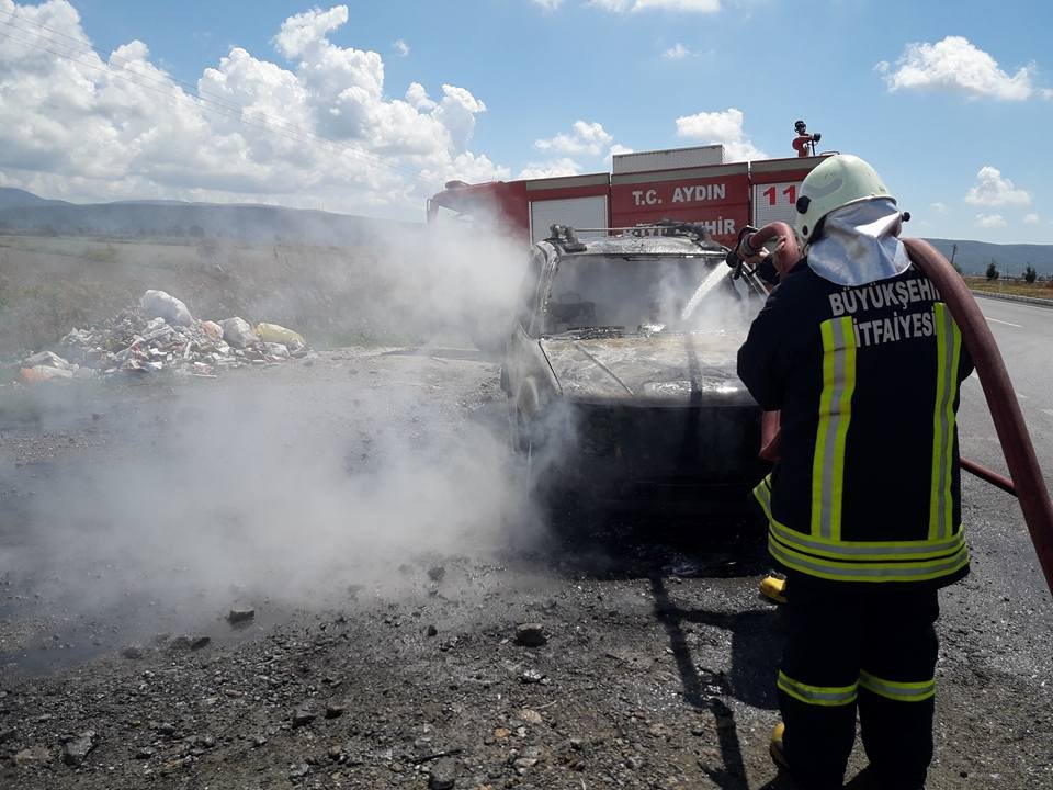 Söke’de Seyir Halindeki Araç Alev Alev Yandı