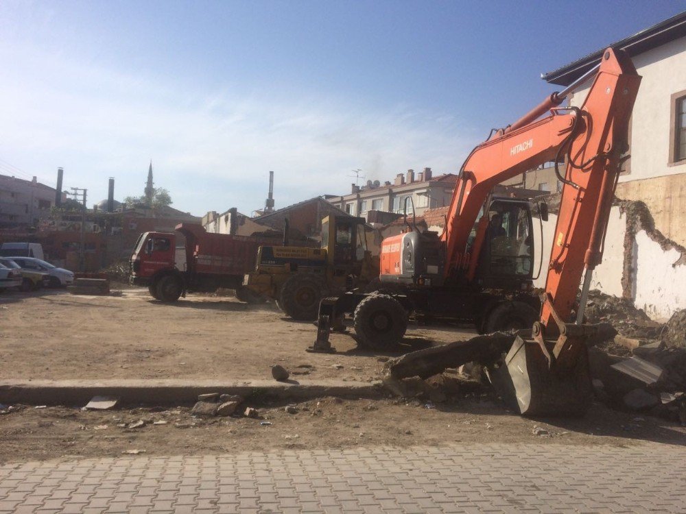 Hanay Cami Eski Güzelliğine Kavuşuyor