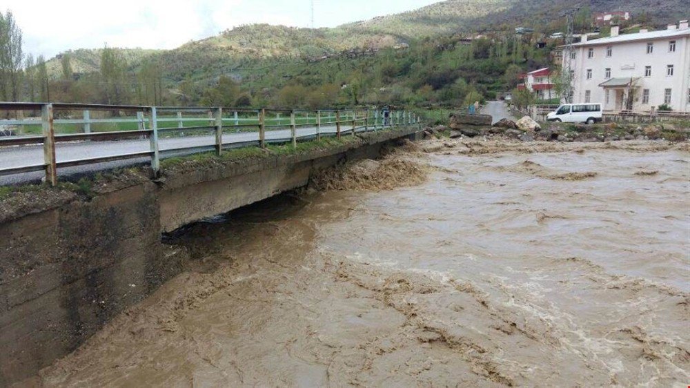 Sason Ve Kozluk İlçelerinde Kapanan Köy Yolları Ulaşıma Açıldı