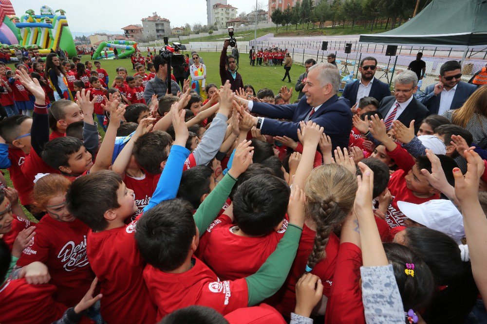 17 İlçe 30 Bin Çocuk Doyasıya Eğlendi