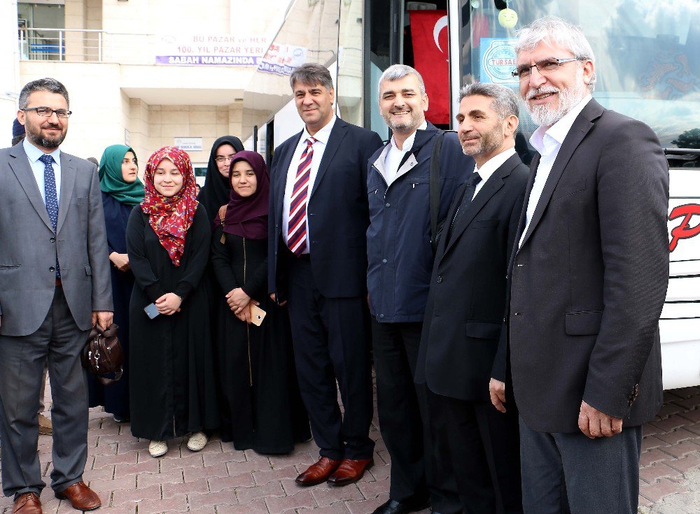 Karabük Üniversitesi Öğrencileri Dualarla Umre’ye Uğurlandı