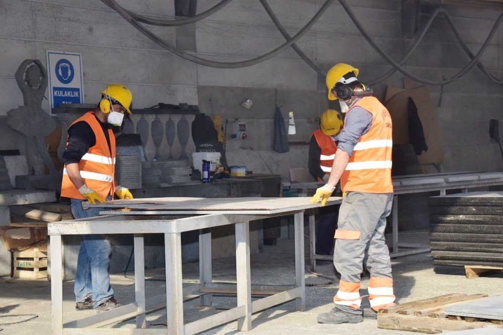 Şehri Nakış Gibi İşleyen Fabrika