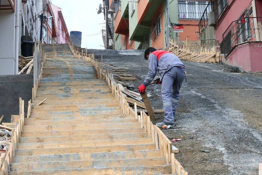 Eyüpte Dik Yokuşlara Merdiven Yapılıyor