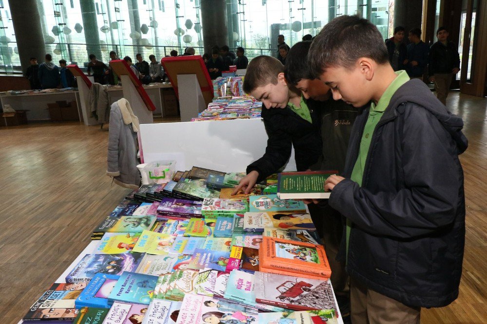 Eyüp’te Çocuk Kitap Fuarı Açıldı