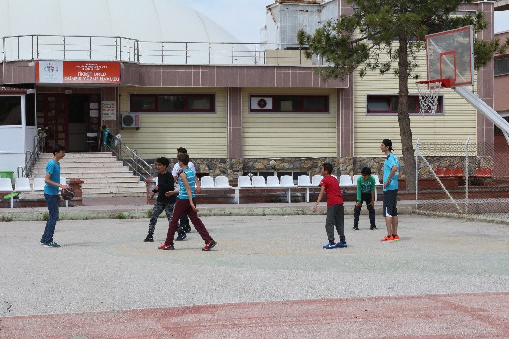 Karaman’da Öğrencilerden Açık Alan Basketbol Sahasına Yoğun İlgi