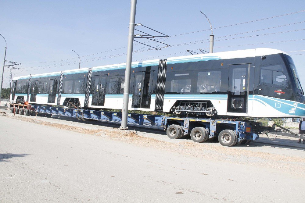 Akçaray’da Beşinci Araç Da Raylara İndirildi