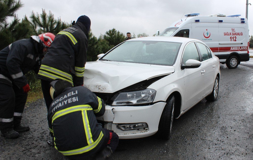 Kocaeli’de Trafik Kazası: 2 Yaralı