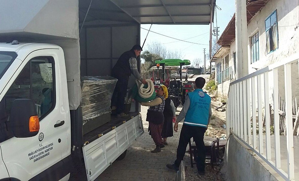 Evi Yanan Ailenin Yardımına Büyükşehir Koştu