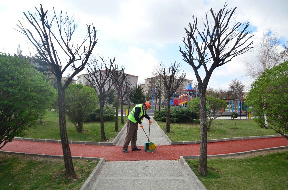 Pursaklar’ın Parklarına Bahar Bakımı