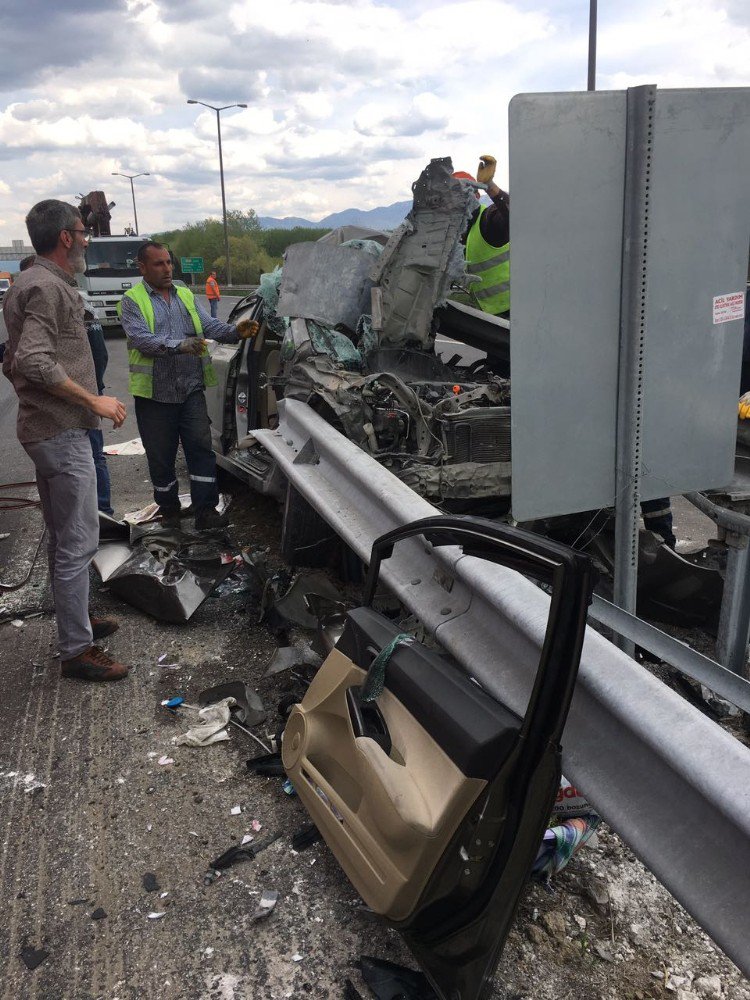 Sakarya Tem Gişelerinde Trafik Kazası: 2 Yaralı