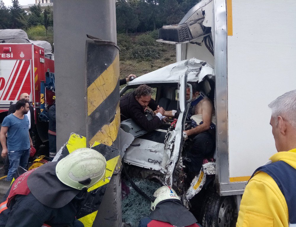 Tem Otoyolunda Sıkışmalı Trafik Kazası: 1 Yaralı