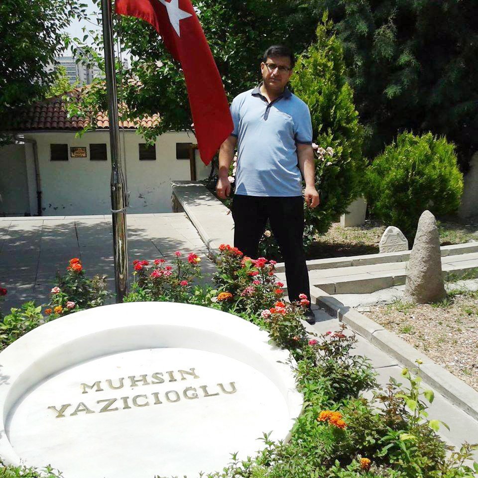 Şehit Polisten Geriye Yazıcıoğlu’nun Mezarı Başında Çektiği Fotoğrafı Kaldı