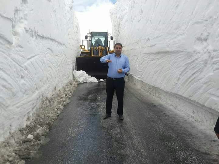 Bahçesaray Yolunda Kar Temizleme Çalışması