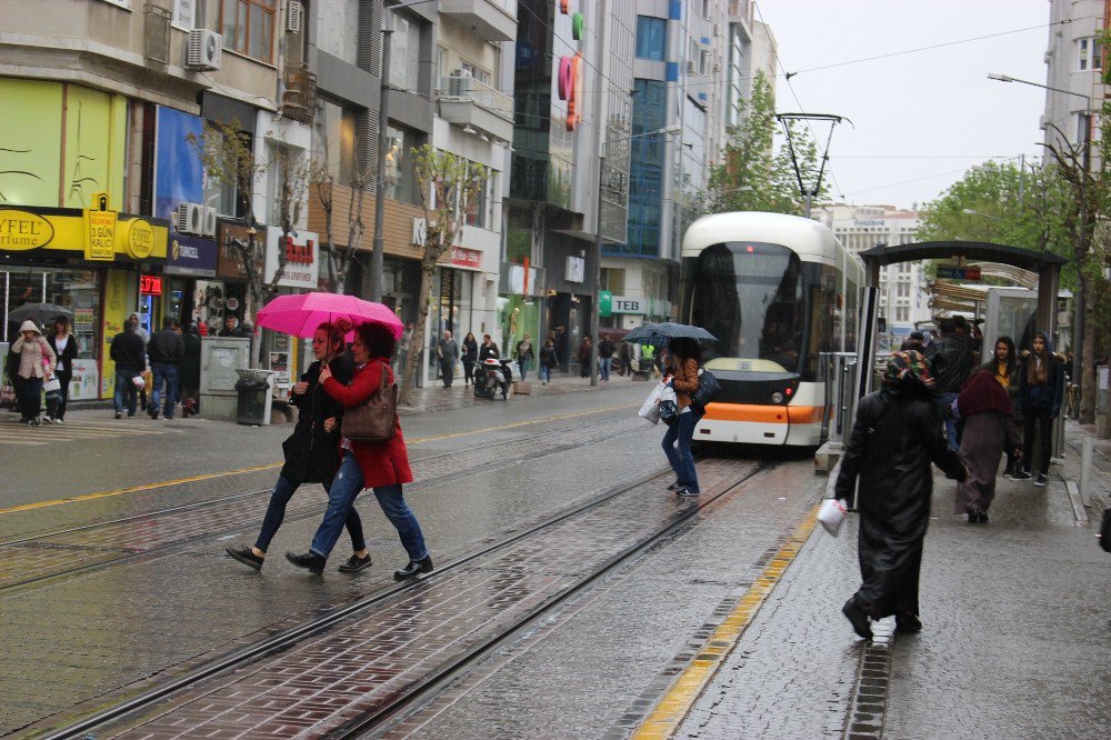 Yağmur Eskişehirlilere Zor Anlar Yaşattı