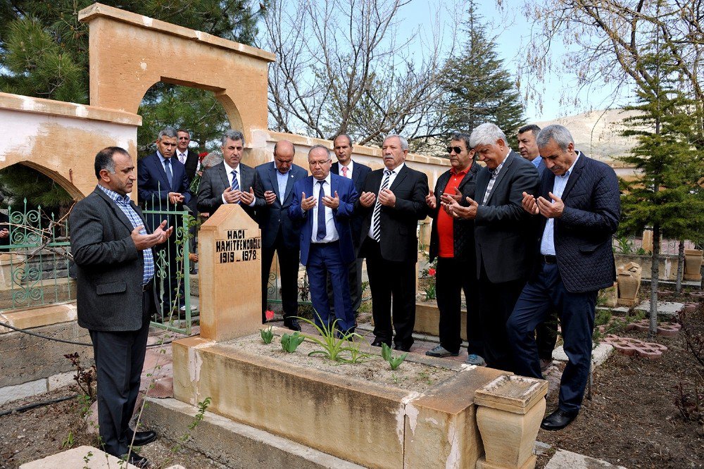 Hamit Fendoğlu Mezarı Başında Dualarla Anıldı