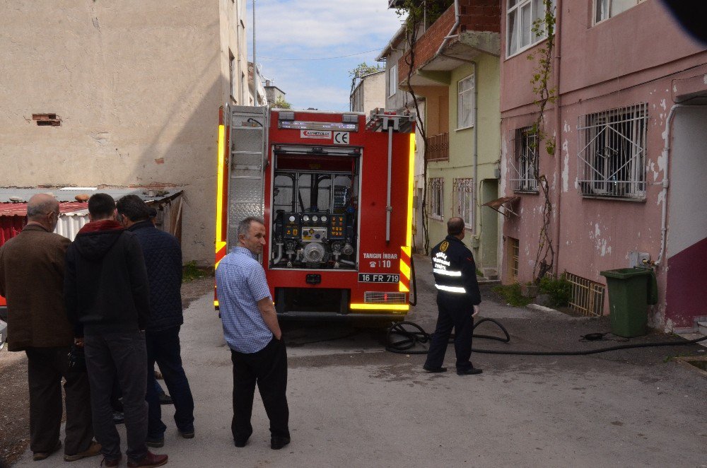 Kundaklandığı İddia Edilen Evdeki 2 Çocuk Komşuları Tarafından Kurtarıldı