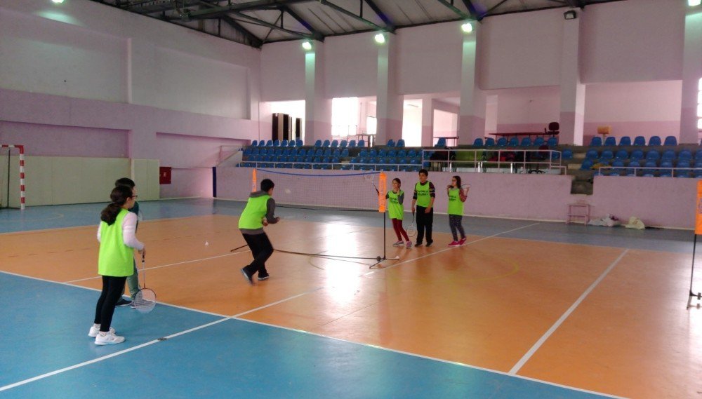 Çamlıca Okullarında Öğrencilerin Badminton Keyfi