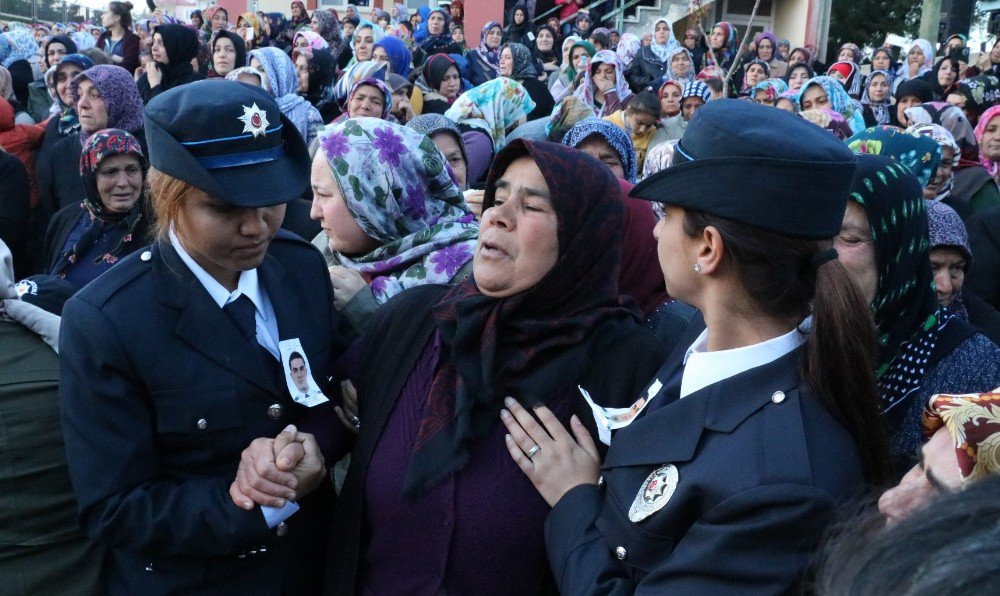 Şehit Polis Mesut Özdemir Dualarla Son Yolculuğuna Uğurlandı