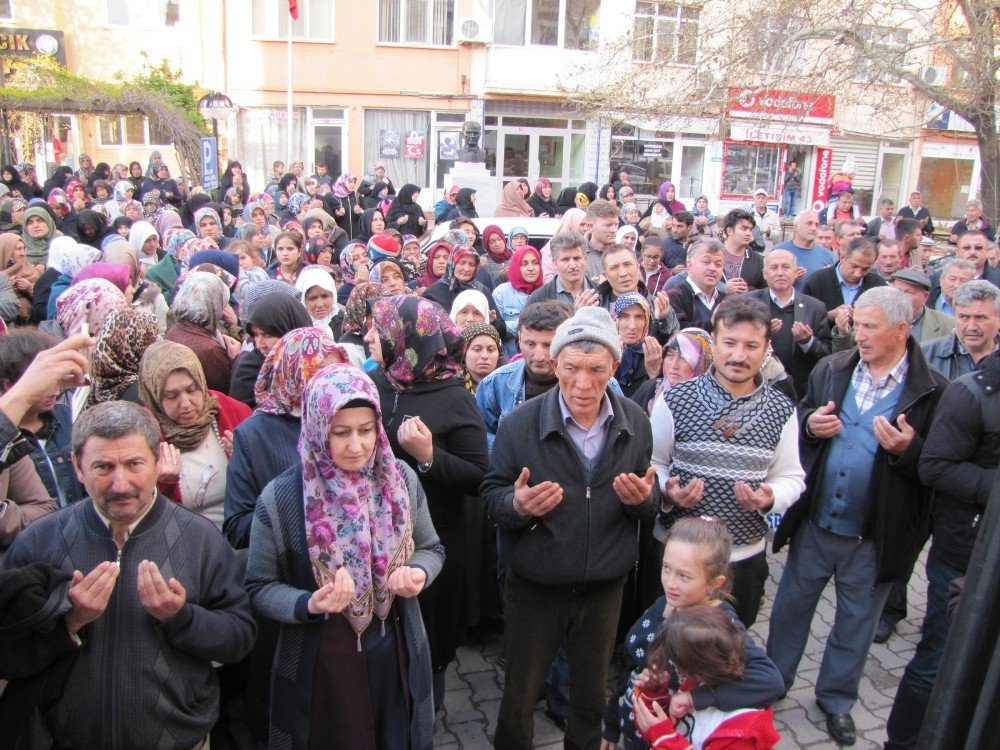 Hisarcık’ta Umre Kafilesi Dualarla Uğurlandı