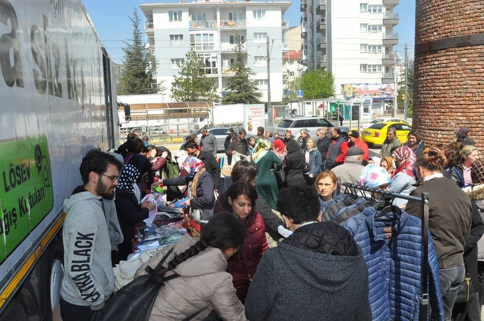 ’Lösev İyilik Tırı’ Eskişehir’de