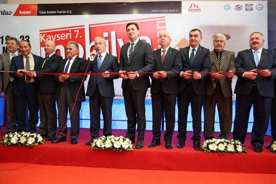 Başkan Büyükkılıç Mobilya Fuarını Ziyaret Etti