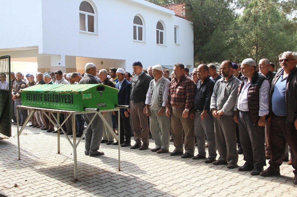 Kardeşi Tarafından Kazara Öldürülen Çocuk Toprağa Verildi